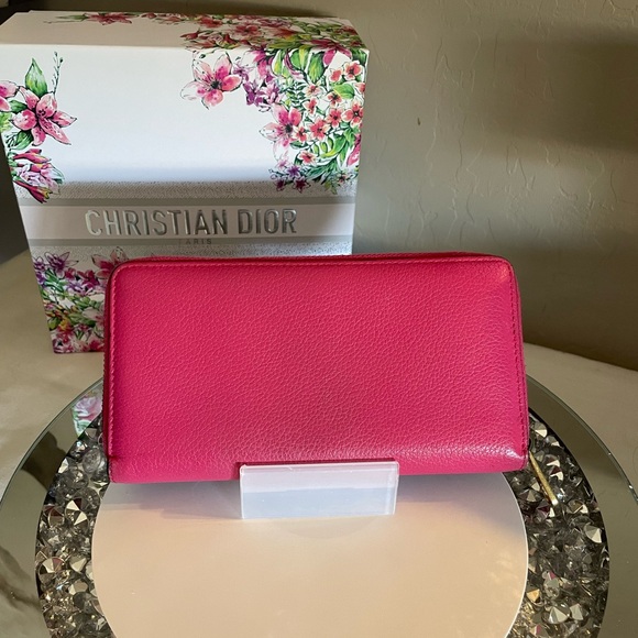 EUC GUCCI ZIPPER WALLET - Picture 2 of 8